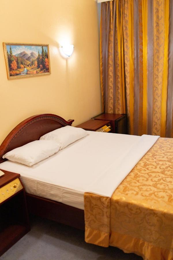 Vila Muntenia Hotel Chisinau Exterior photo